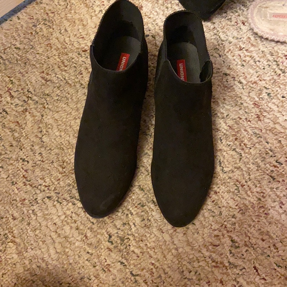 BRAND NEW SHOES
